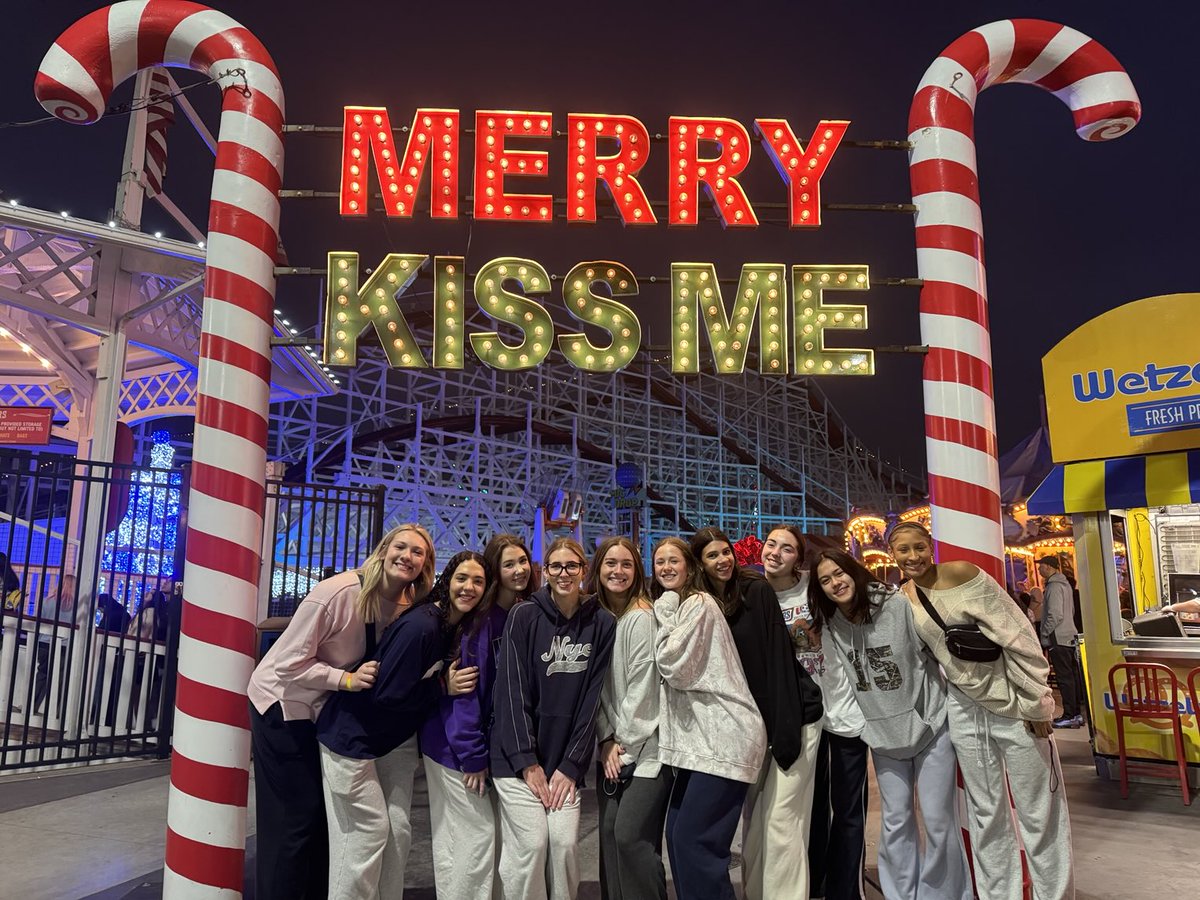 PapermakersWBB's tweet photo. Late post from our San Diego trip! A big thank you to @SurfNSlamHS for putting together a great event with great competition! #onenotdone #rollmakers https://t.co/Cju3xQl29D