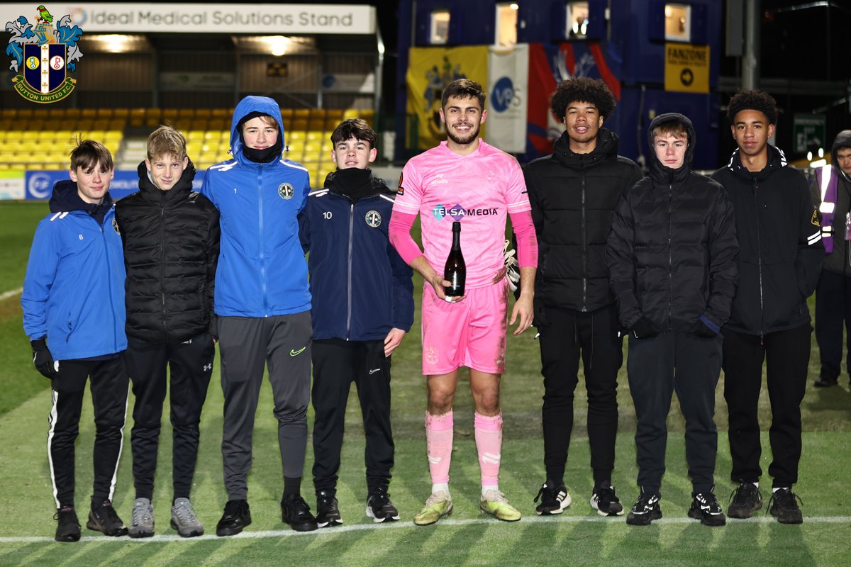 suttonunited's tweet image. Debut delight 😍

George Evans has been voted tonight's Man of the Match 🍾

Congratulations, George 👏

#AmberArmy | #SuttonUnited | #SLFF | #ForeverAmber💛