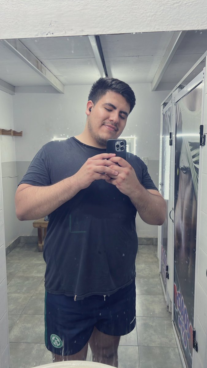 agubearr's tweet photo. No le pido mucho al 2025, solo un twink para amar https://t.co/WesTYwnJcV