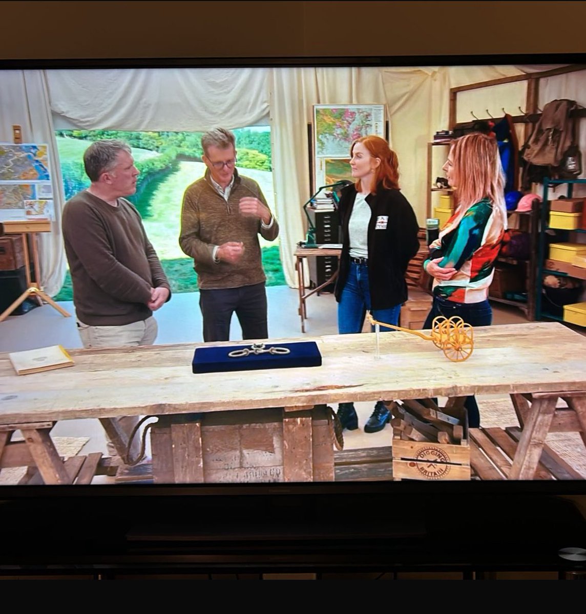 This season of Digging for Britain showcases some amaaaazzzing archaeological discoveries, including recent Iron Age finds from Llyn Cerrig Bach, Anglesey (season 12 episode 5)! 🏴󠁧󠁢󠁷󠁬󠁳󠁿

Now available to watch on BBC iPlayer! 📺