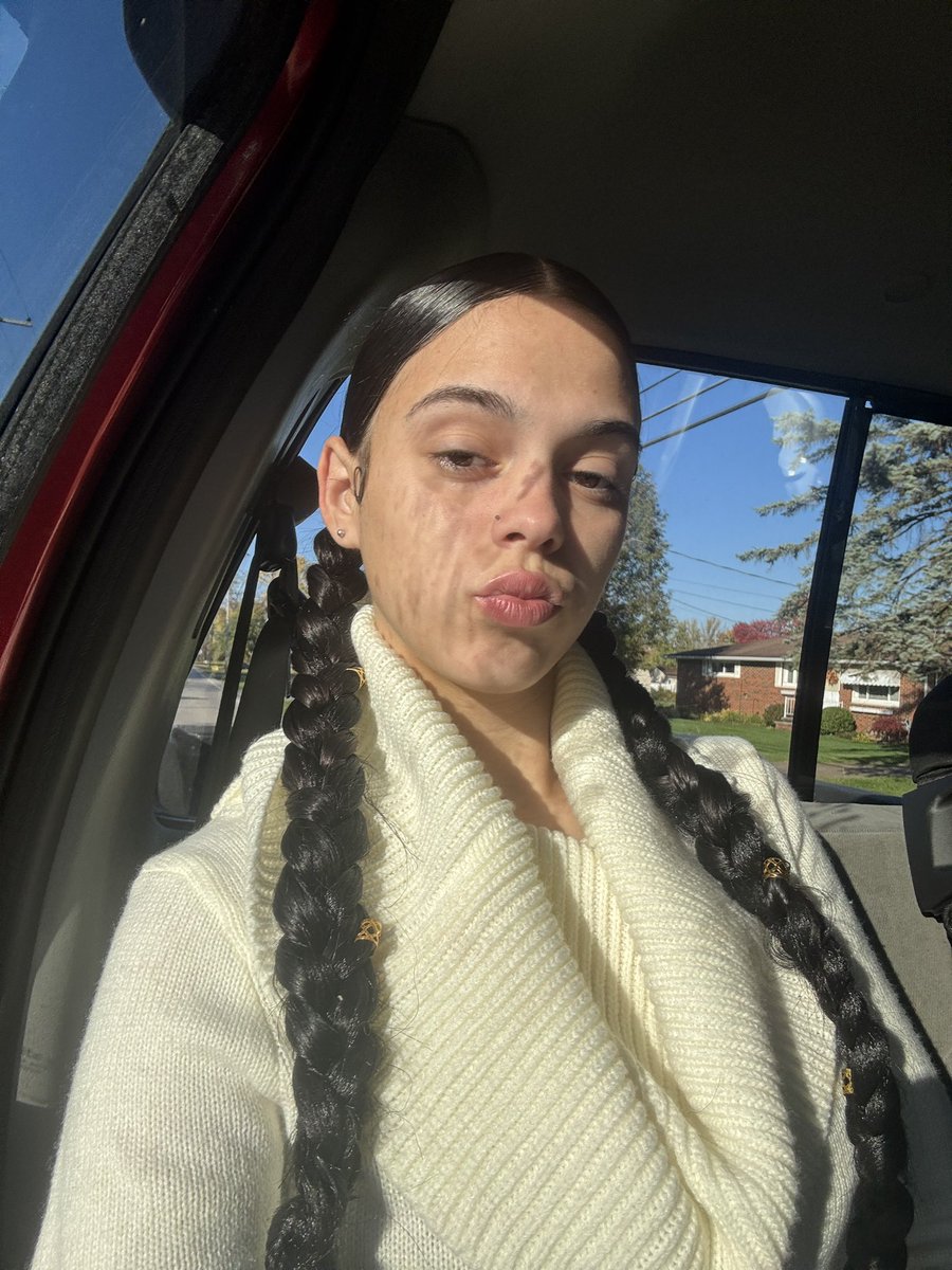 neverletemknoo's tweet photo. @chloes_wrldd my hair stay done idk 😂😂 https://t.co/O0KpoyD7ki