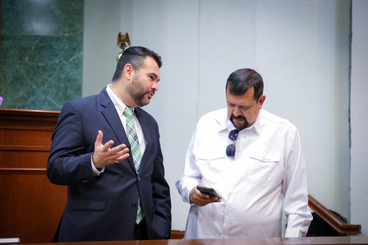 “Comparecencias de funcionarios fortalecen la rendición de cuentas en Sinaloa”: César Guerrero.

Lee la nota: acortar.link/5Dc9TE 

<a href="/congresosinaloa/">Congreso del Estado de Sinaloa</a>