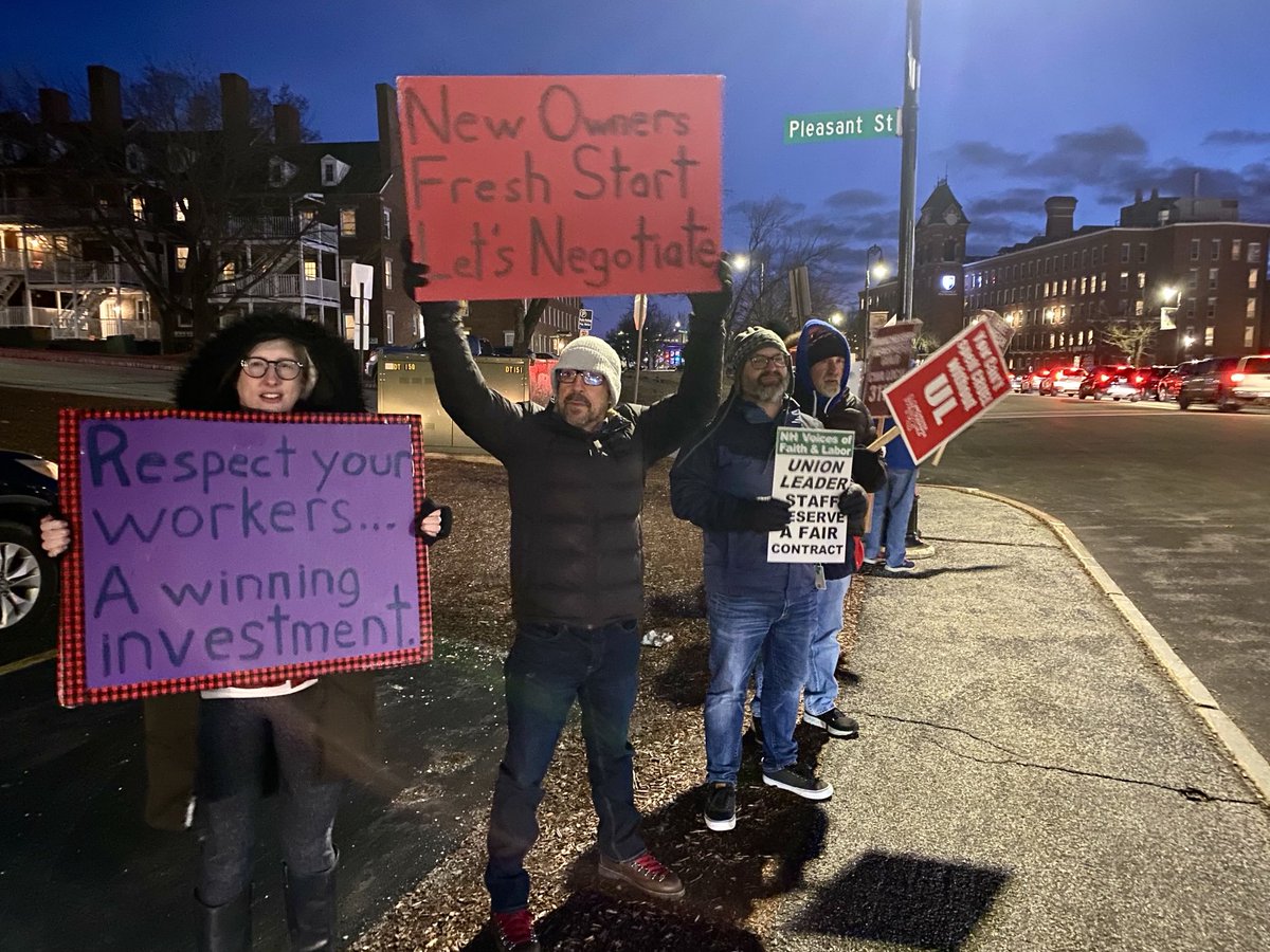 Cold doesn’t bother members of  the NH NewsGuild, who picketed outside the New Hampshire ⁦<a href="/UnionLeader/">UnionLeader.com</a>⁩ building Tuesday night.