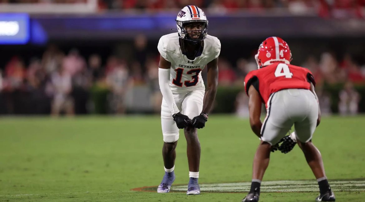 Thank you God 🙏🏻! After a great conversation with <a href="/Coach_JSimpson/">Jason Simpson</a> I’m blessed to receive a D1 offer from UT Martin! <a href="/nickcochran/">Nick Cochran</a> <a href="/HunterKendall44/">Coach Hunt🙏🏿</a> <a href="/ChoppinTheField/">Choppin The Field</a>