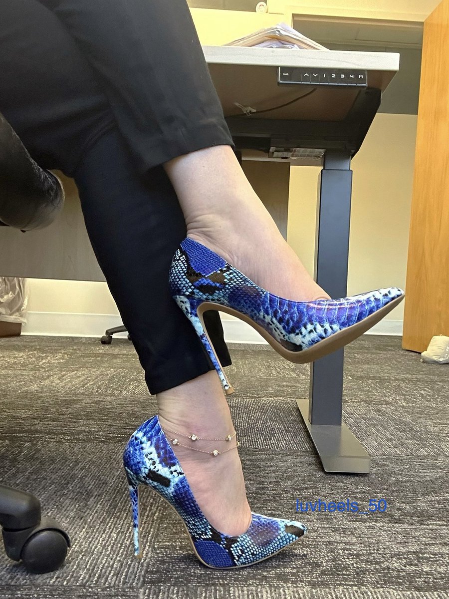 luv_heels's tweet photo. #luvshoes #highheels #shoesdaytuesday #stilettos #heels #shoes #tuesdayvibes #shoesoftheday #officeheels #blueshoes https://t.co/bmN1tlA3PV