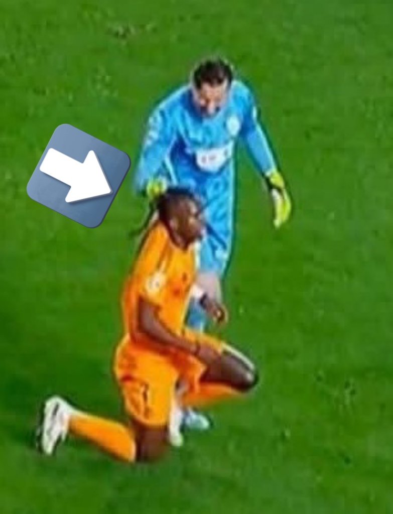 axlxr's tweet photo. #ChiringuitoVinicius 
¿ Qué no le tira del pelo ? Que yo sepa la camiseta del Real Madrid es naranja. Y aquí se ve PERFECTAMENTE que le tira del pelo. 
@EduAguirre7 @JLSanchez78 @elchiringuitotv @javibalboa85 @oscarpereiro @jpedrerol https://t.co/JjC2KP23sT