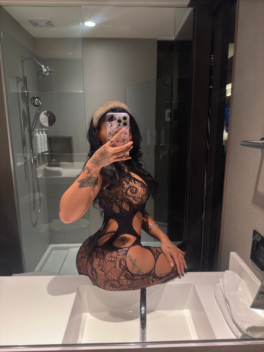 lissythedoll's tweet photo. Why would u say no to me? https://t.co/4v6771Uh4L