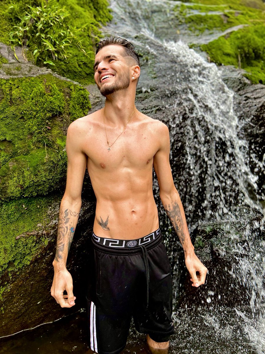 dscarlos_'s tweet photo. Aproveite sua essência. 🍃 https://t.co/6UyNDEuBZh