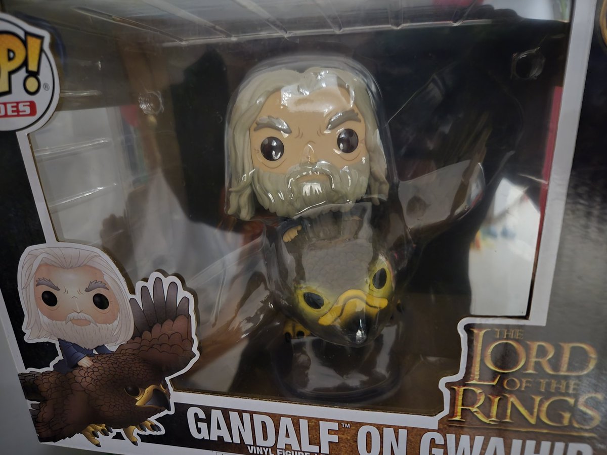 Nueva adquisición del Señor de los anillos!! 
Güingardiun leviosa!! Ahhh  no, NOOO PODRAS PASAR!!!