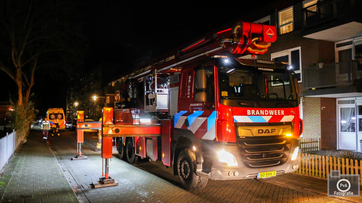 Brandweer assisteert ambulancedienst Ravelijn Apeldoorn