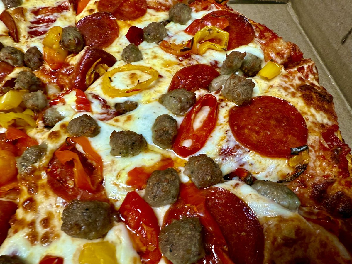Reginos Pizza-Danforth tweet media
