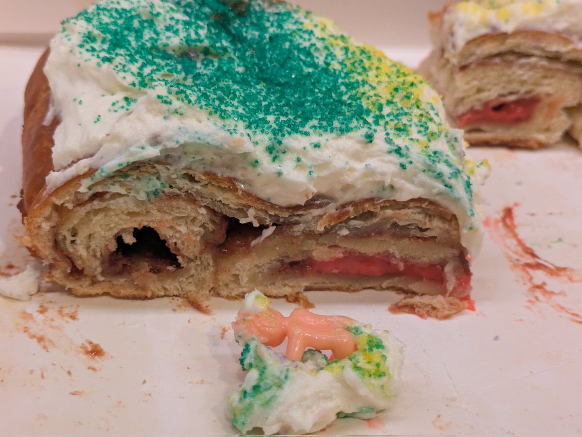 Aaand a strawberry Dong Phuong #kingcake. Luscious. Good taste of actual strawberries.