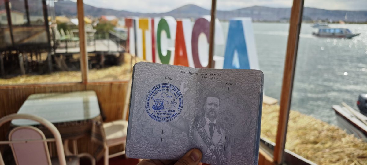 xavieruzcat's tweet photo. Un viajero slowjamastani en el Lago Titicaca 🌍✨. con el orgullo de portar mi pasaporte de Slowjamastan, dejo mi huella en uno de los lugares más impresionantes del mundo. El sello del Titicaca ya está en mi colección. @slowjamastan #PasaporteConHistoria #Slowjamastan https://t.co/9qrcGg0u7l