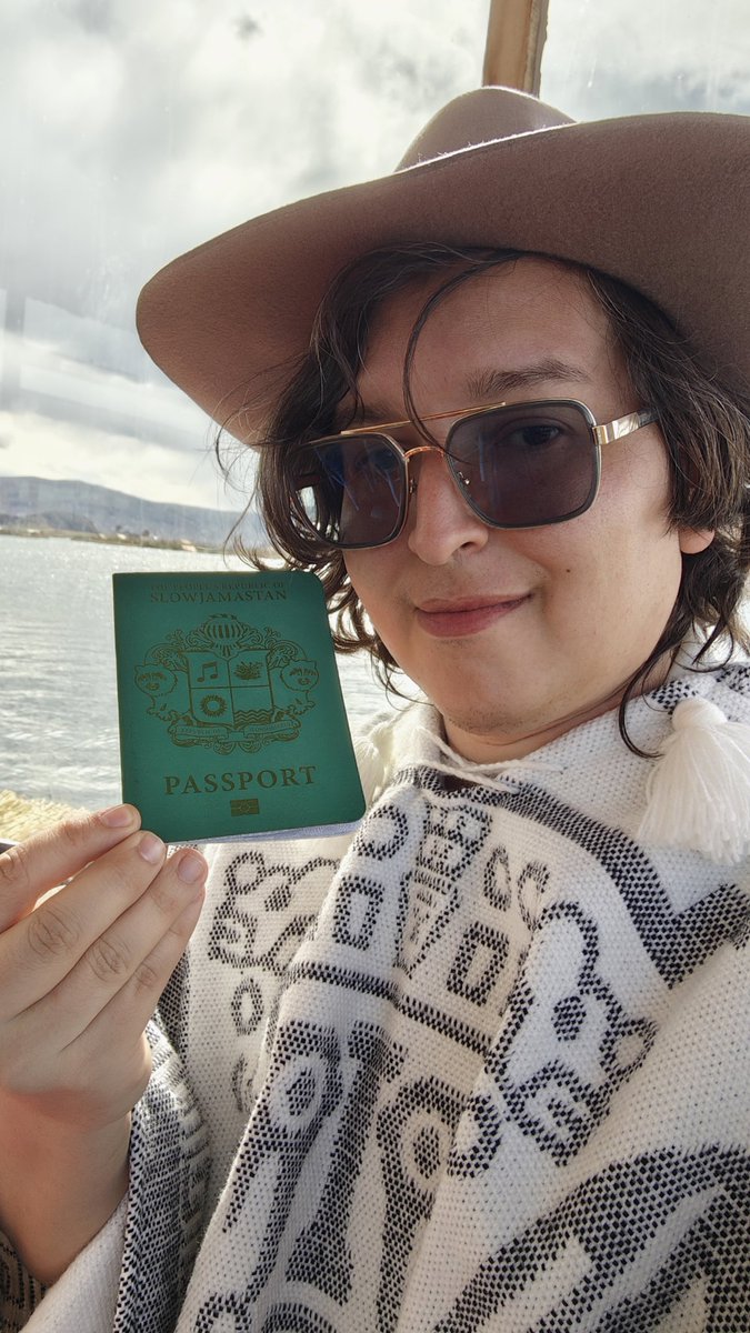 xavieruzcat's tweet photo. Un viajero slowjamastani en el Lago Titicaca 🌍✨. con el orgullo de portar mi pasaporte de Slowjamastan, dejo mi huella en uno de los lugares más impresionantes del mundo. El sello del Titicaca ya está en mi colección. @slowjamastan #PasaporteConHistoria #Slowjamastan https://t.co/9qrcGg0u7l