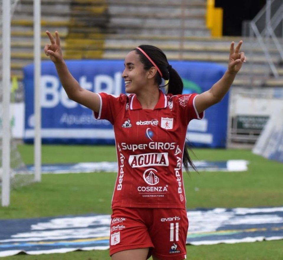 JulianCaperaB's tweet photo. 🚨 Mariana Zamorano es nueva jugadora de Independiente Santa Fe. 

Llega tras la terminación de su vínculo con América de Cali. https://t.co/BQtB9jf6SN