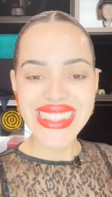 menuyashirin's tweet photo. a paloma ganhando com essa iluminação horrorosa, ROUBARAM A SARAH VIKA #CorridaDasBlogueiras https://t.co/EhXLRjLvHu