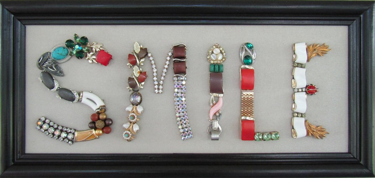 Carolyn40679267's tweet photo. Framed Jewelry Art Sign 'Smile' #Handcrafted #FreeShipping #VintageJewelry #MomSisGift #Inspirational #WordSign #FramedJewelryArt #Original #OOAK #Collectible #Decor https://t.co/y5HyKYjuJP via @jimmiesart https://t.co/1qFJ0eJj7V