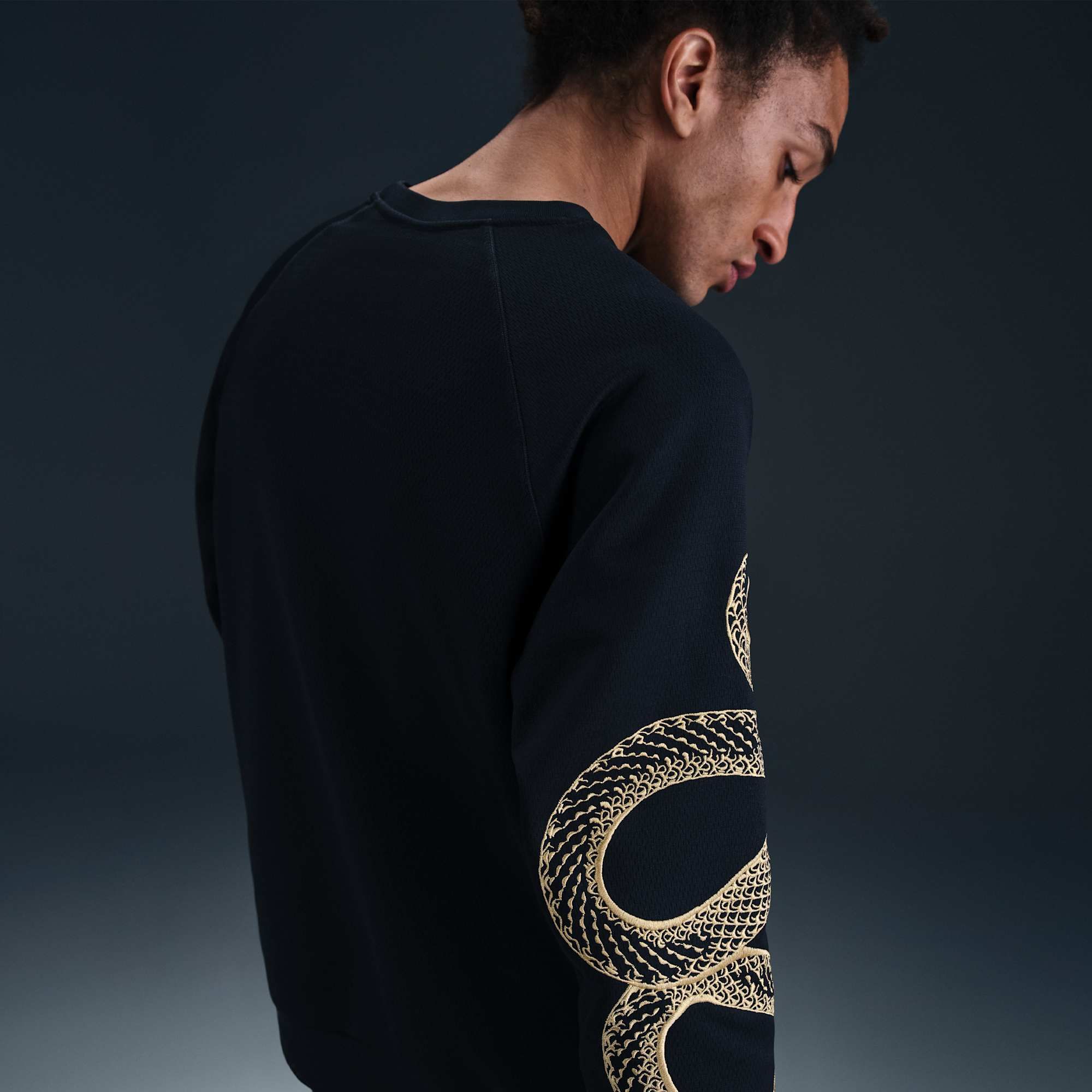 コービー kobe マンバ Therma-fit クルーネック XL Nike Therma-FIT Kobe Year of Mamba Sweatshirt HQ4698-010