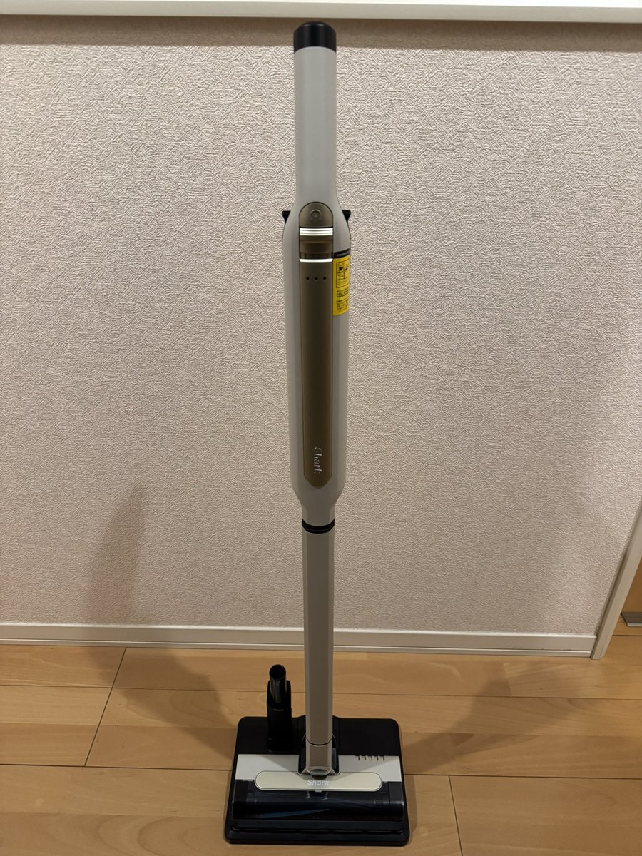 butsuyokuoh's tweet photo. うちに新しい掃除機がやってきました。
#Shark #EVOPOWER SYSTEM STD。
うちにはすでにダイソンの掃除機もありますが、 #ビックカメラ でかなり安くなっていたので、サブ機として手を出しました。
見せてもらおうか、 #シャーク の掃除機の実力とやらを!
#初売り
#物欲王 https://t.co/U0IoajGe1A