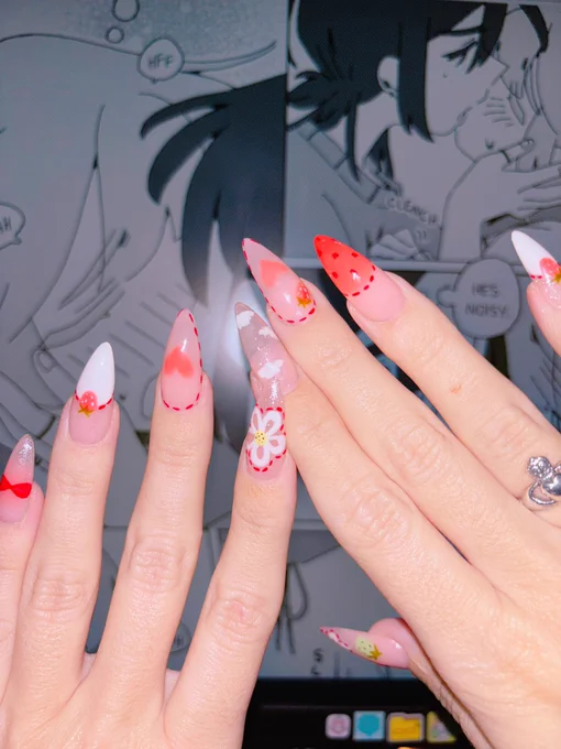 i got my phone fixed heres this months nail (ᵔᴥᵔ) haha wwoah . whaht 