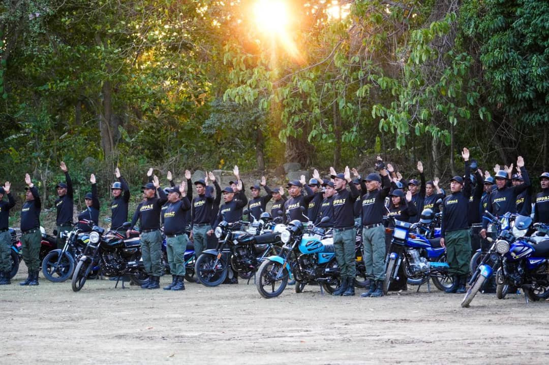 #El10JuroConMaduro | El Vicepresidente Sectorial de Política, Seguridad Ciudadana y Paz Diosdado Cabello Rondón participó en el Acto de Juramentación de las UPPA en el estado Yaracuy. 

Cuerpo de Combatientes Milicia y Milicia Campesina unidos para defender la Paz y la soberanía