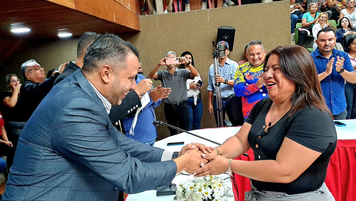 Acompañamos la conformación y juramentacion de la nueva junta directiva del Concejo Municipal de Iribarren para este año 2025. Felicito al Concejal José Luis Ortega por su designación y a la 1era y 2da Vicepresidentas. El mayor de los éxitos y cuenten con todo mi apoyo para