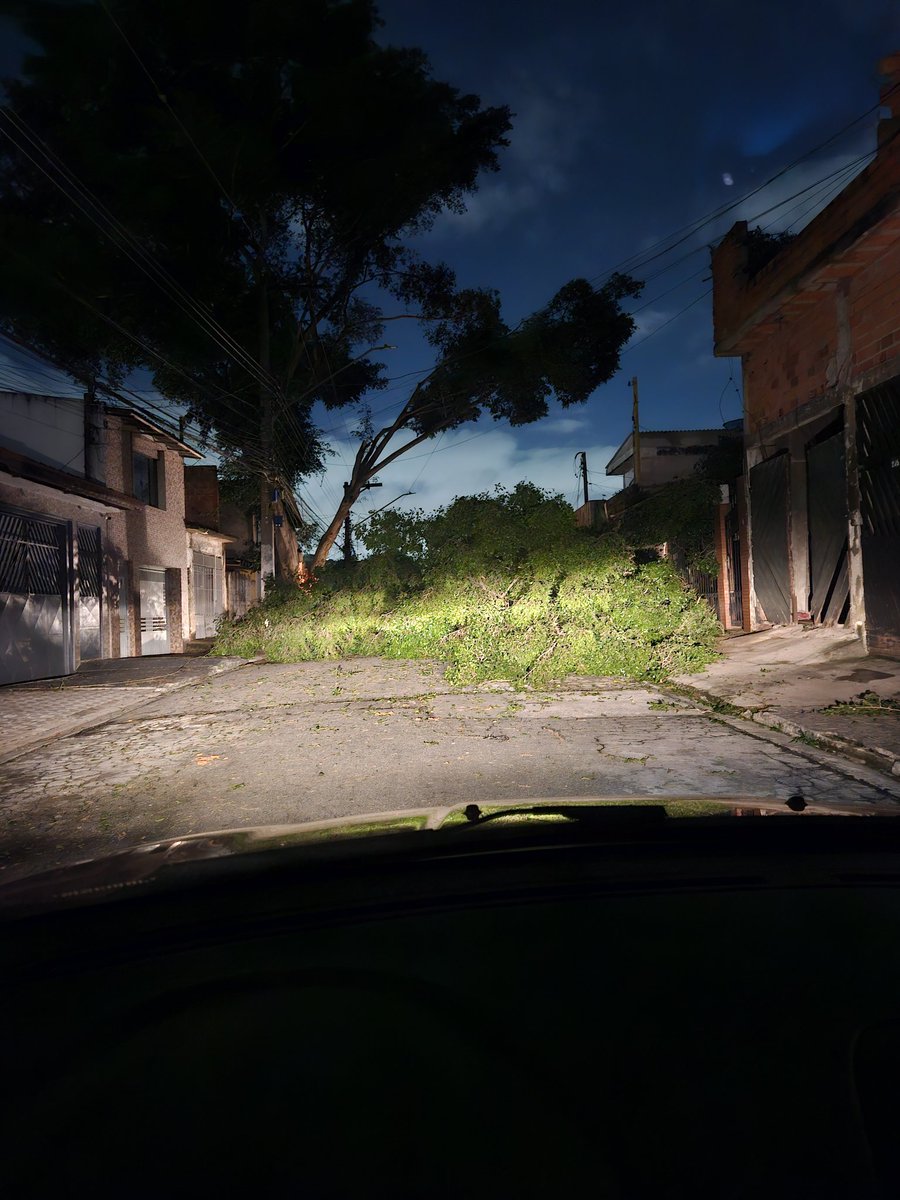 broskowich84's tweet photo. @prefsp @EnelClientesBR
Rua Onofre Jorge Velho, Cidade Lider.
Que horas ALGUÉM vai aparecer para resolver? Quase 10 horas sem luz e absolutamente ninguém apareceu
#enel #sp1 #sp2 #BDSP #Globo #globosp #globonews #SemEnergia https://t.co/JmQZ5tQ2xh
