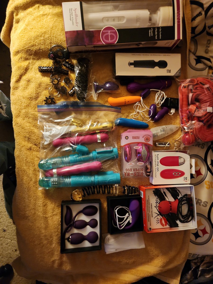 Who is coming to play