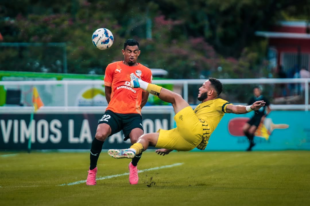 LDFcomdo's tweet photo. ¡El balón vuelve a rodar! ⚽🔥

La pretemporada de la copa LDF inicia, y los equipos ya se preparan para dejarlo todo en la cancha.⚽️🔥

📲 No dejes de seguirnos en nuestras redes sociales y mantente al día con lo que la LDF trae para este año.🙌🏻⚽️

#LDF2025 https://t.co/kwdpht1H2A