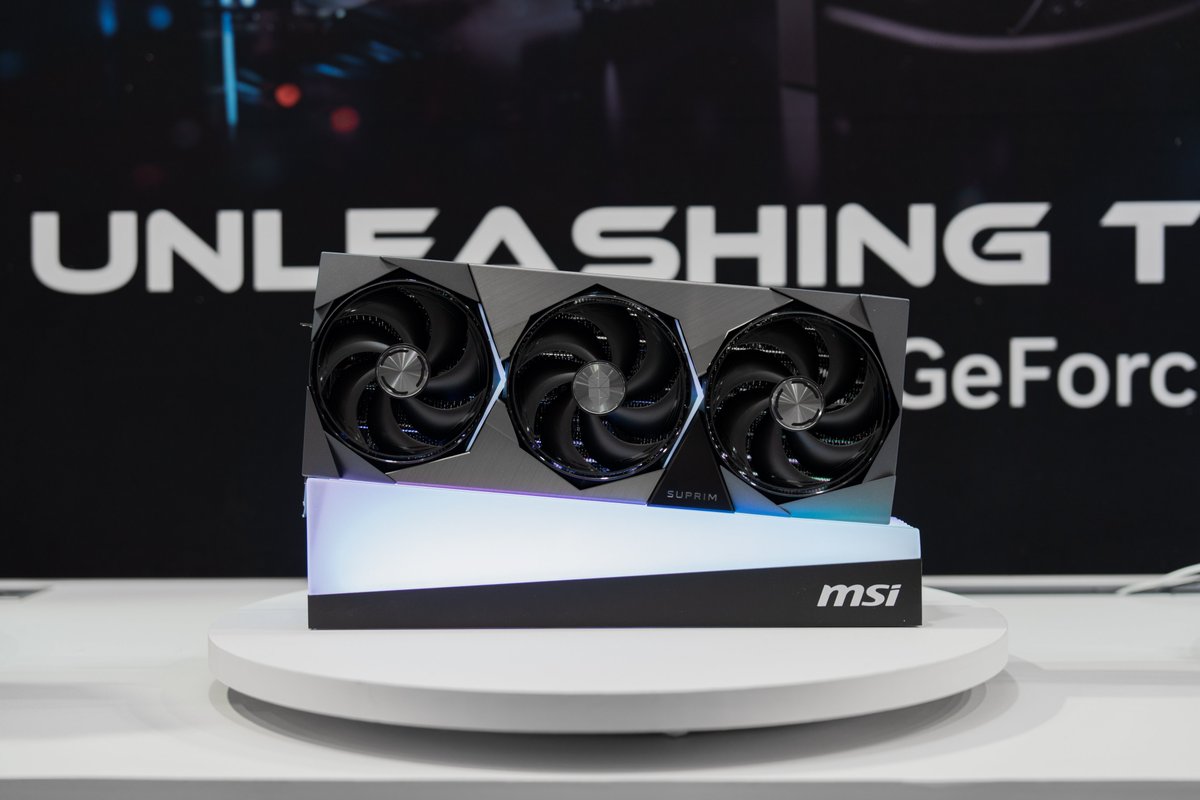 msicomputerjp's tweet image. #CES2025📷 報告！  
MSIトップモデル「SUPRIM」の写真をご覧ください！  

#MSI #RTX5000 #SUPRIM