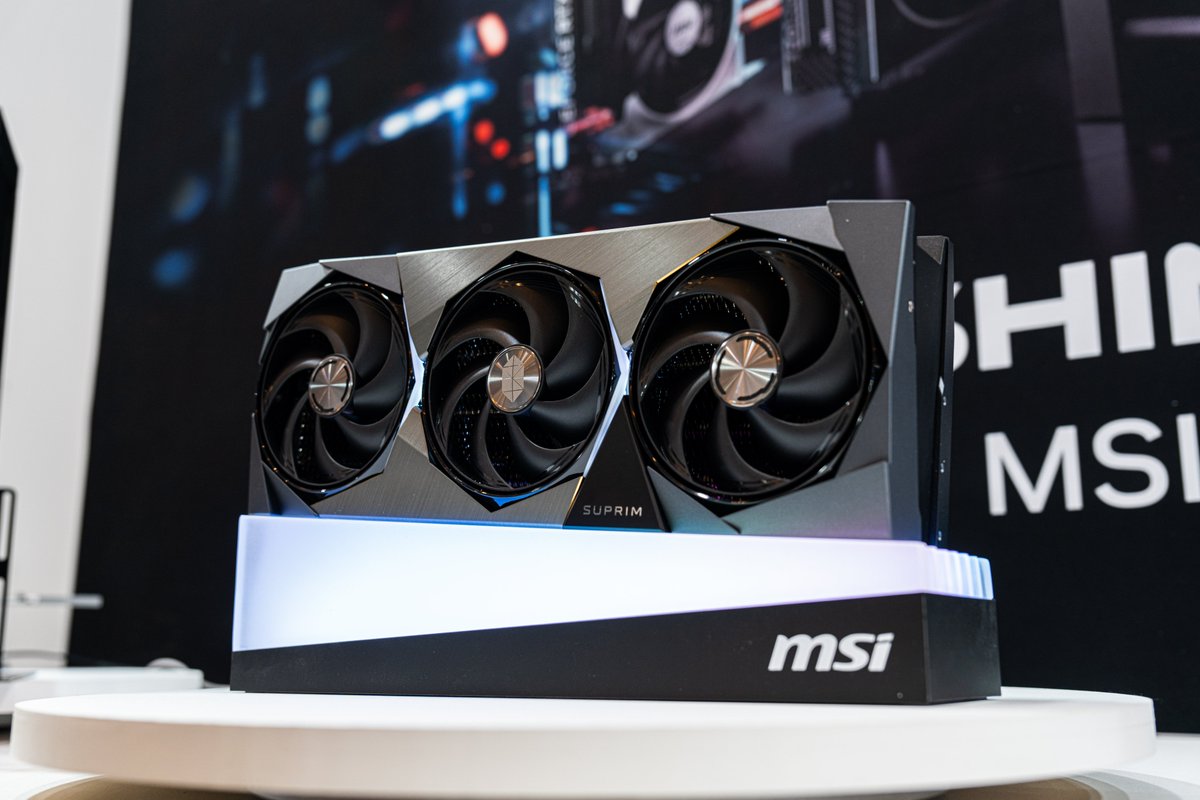 msicomputerjp's tweet image. #CES2025📷 報告！  
MSIトップモデル「SUPRIM」の写真をご覧ください！  

#MSI #RTX5000 #SUPRIM