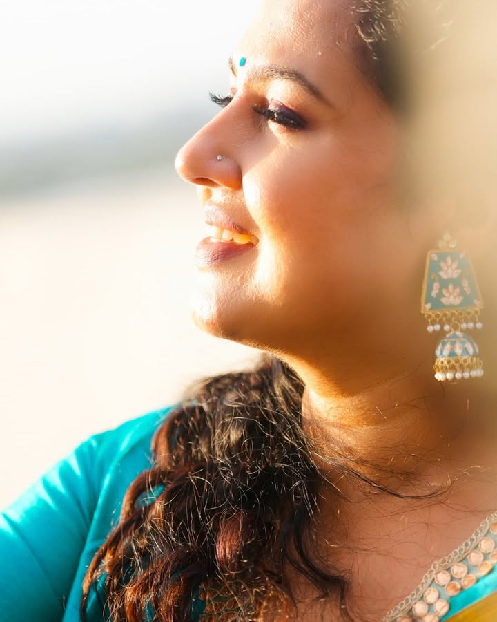 actressmeena26's tweet photo. π― #ReshmiThread
#Bollywood #Actress #Reshmi New Look https://t.co/np77w0MtGK