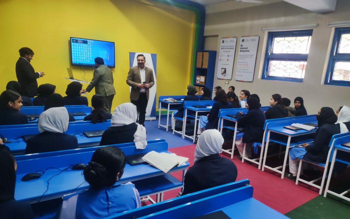 ChathaNarrates's tweet photo. Organized Trainings for students under the Ministry of Federal Education and Professional Training and Federal Directorate of Education at Islamabad under Premier DLC a project of Beaconhouse. https://t.co/NgvyZSiNM4