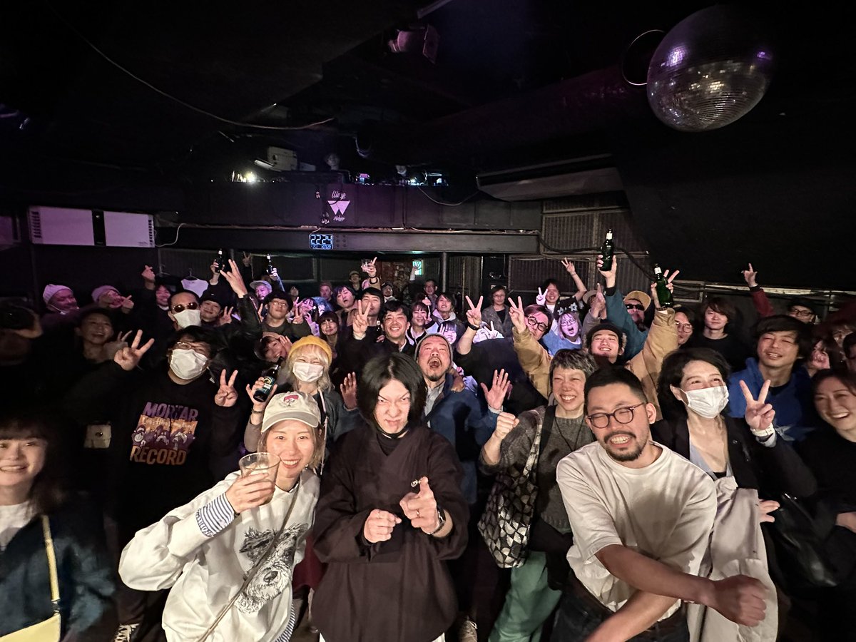 Don_Atsumarino's tweet photo. 昨夜の吉祥寺Warp、TMW来日最終公演にご来場頂いた大勢の皆様、本当にありがとうございました。過去と今が繋がった伝説的な一夜でした。あの頃の無茶苦茶だった日々がちゃんと意味を持っていた事が何より嬉しかった。こんなドープな夜があるから、まだステージは降りられないのよ。

#TAPEMEWONDER https://t.co/J19sHkltdP