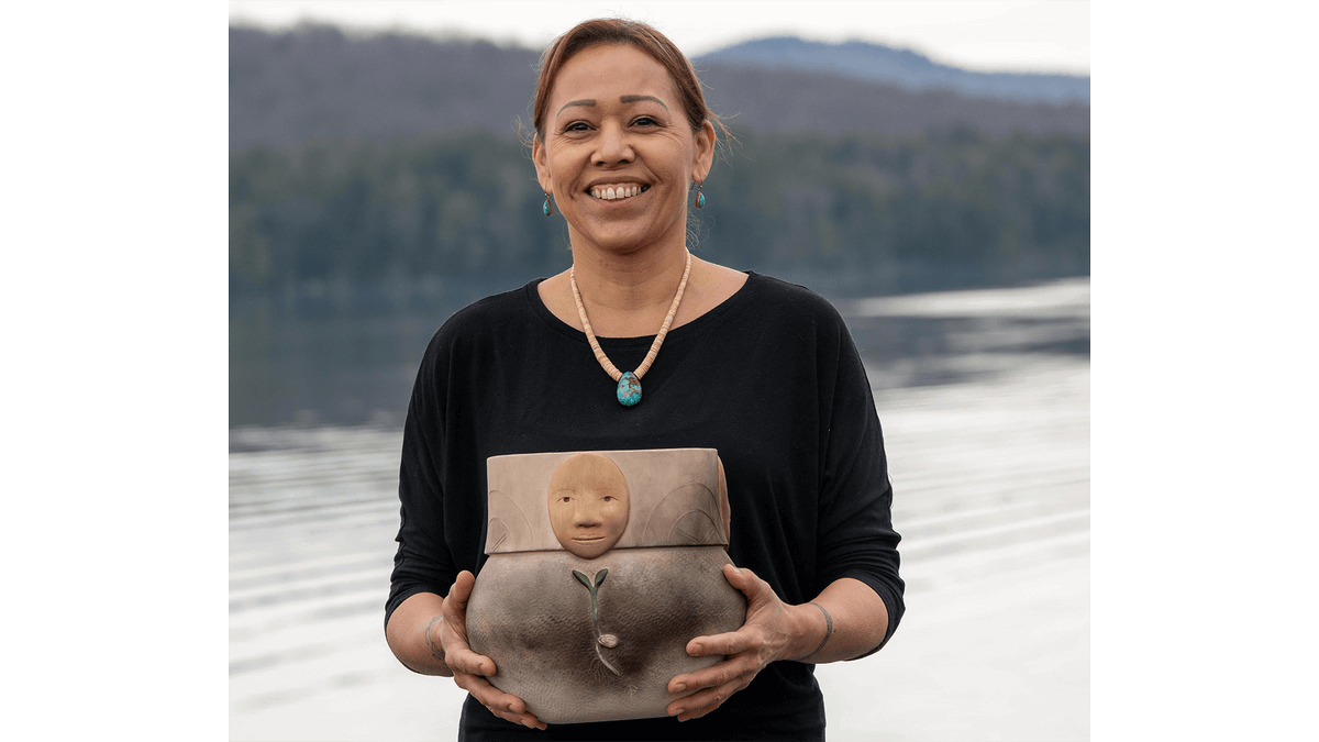 LindenMuseum's tweet image. UNICEF representative at INDIGEN - The North American Film Festival in February 2025 in #Stuttgart: Katsitsionni Fox, filmmaker, producer, activist, cultural mediator and ceramic artist nordamerika-filmfestival.com/wp-content/upl…