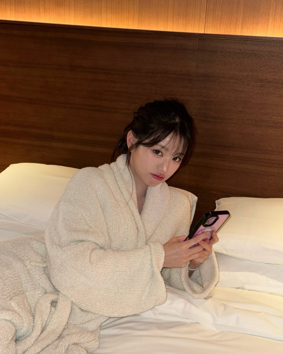 ๐๐จ๐จ๐ง. tweet media