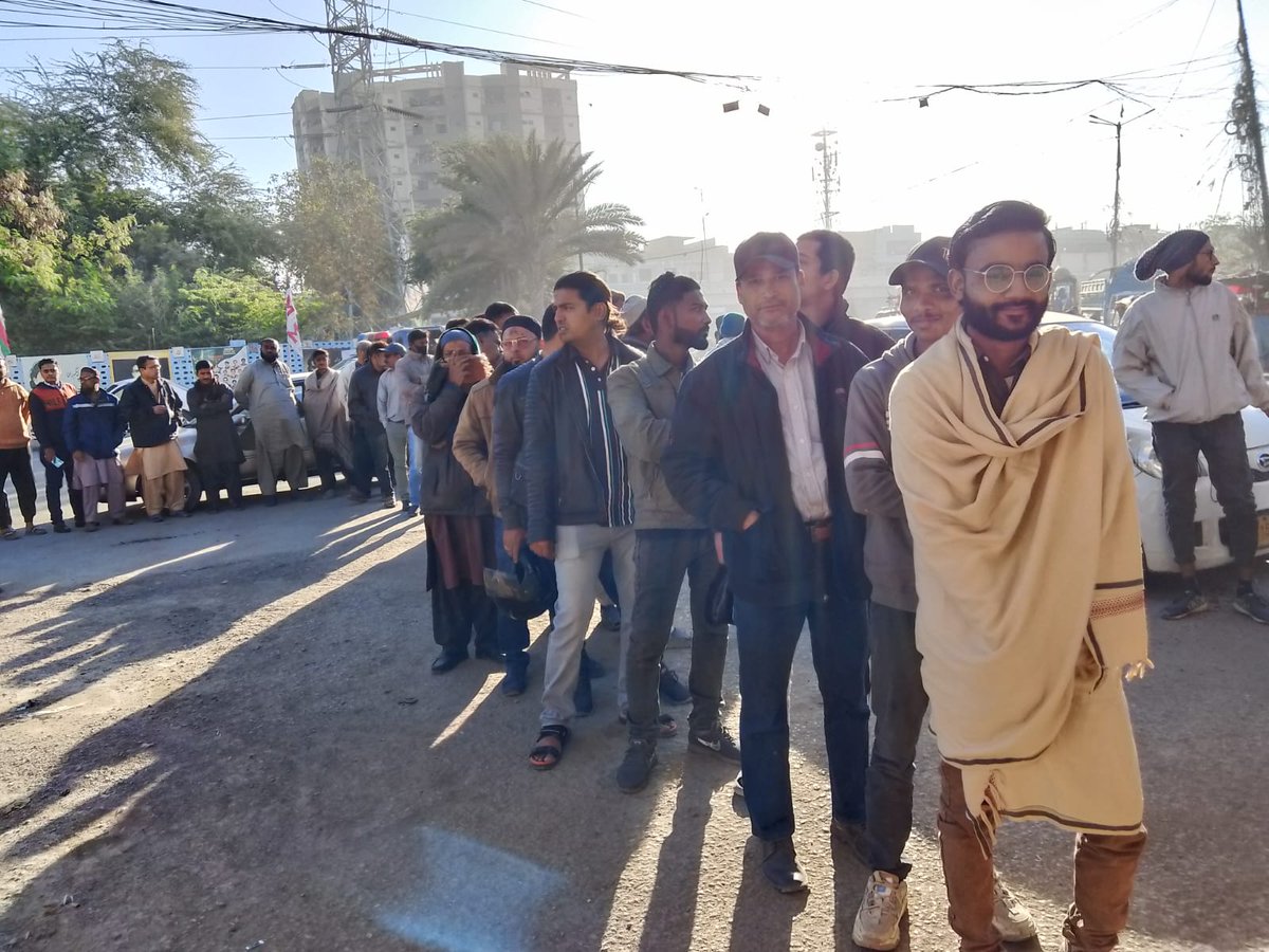 NKT_MQMPk's tweet photo. ایم کیو ایم پاکستان نارتھ کراچی ٹاؤن کے تحت ڈرائیونگ لائسنس سندھ،(سندھ پولیس)کے تعاون سے موبائل لرننگ لائسنس موبائل وین بنائے جا رہے ہیں جبکہ نارتھ  کراچی ٹاؤن ایاز الرحمن بھائی ٹاؤن کمیٹی موجود ہے
#MQMPAKISTAN
#sindhpolice 
#Pakistan 
@Nadirqureshi 
@AnisMQM https://t.co/HbW7MRMzhF