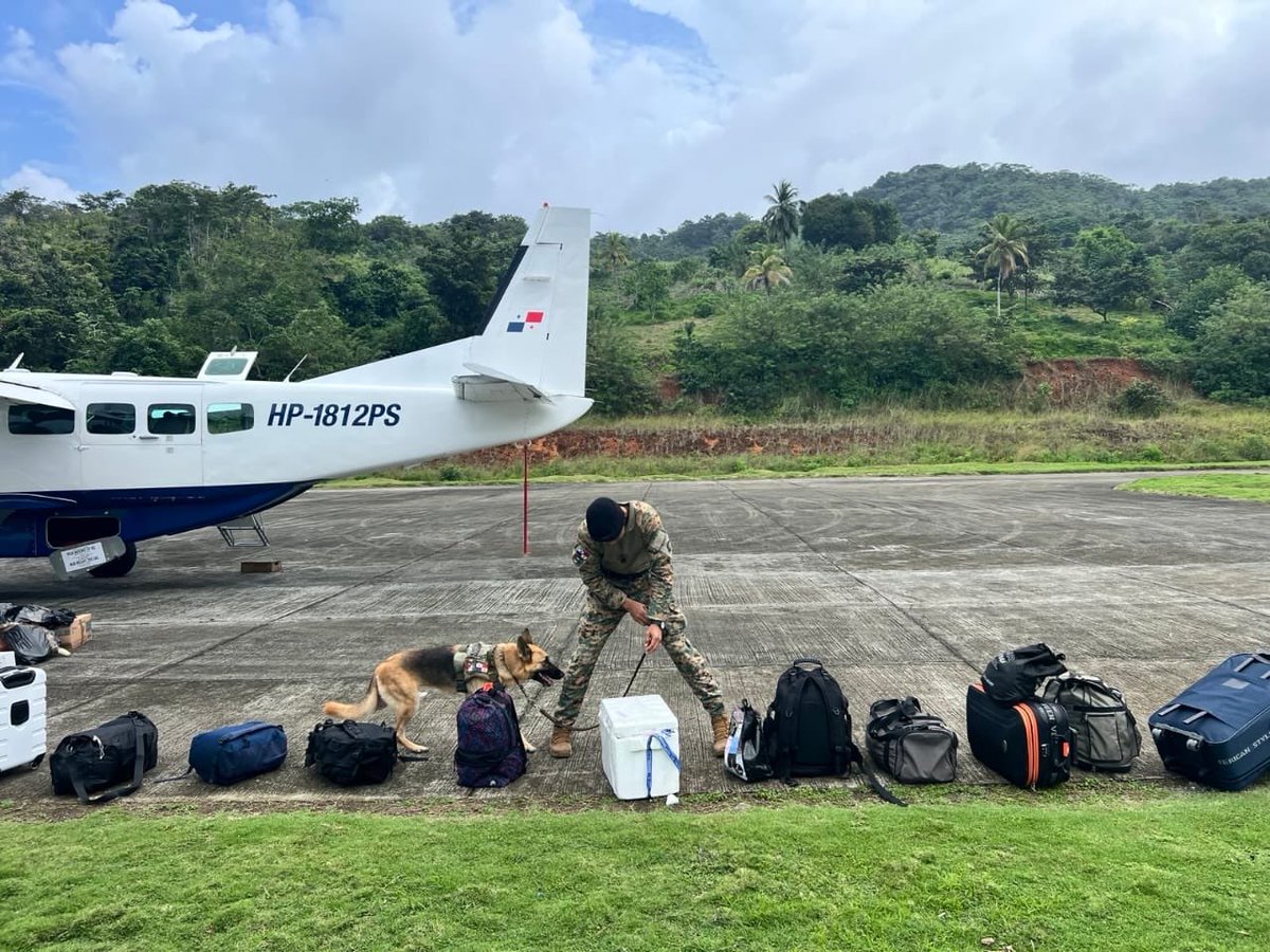 senafrontpanama's tweet photo. #GunaYala | A través del Plan Firmeza, realizamos verificación de nacionales y extranjeros que ingresan en lanchas y avionetas, a nuestro territorio con mercancías y equipaje para que cumplan con las leyes y normas establecidas. https://t.co/5Ksjx7MQoy