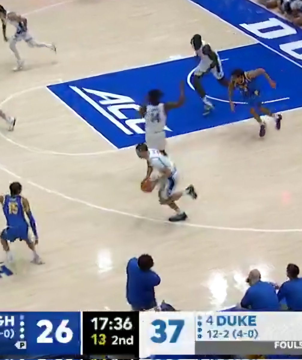 JaimeV1975's tweet photo. @DukeMBB @Cooper_Flagg The double dribble! https://t.co/Xp9Rk2LRWS
