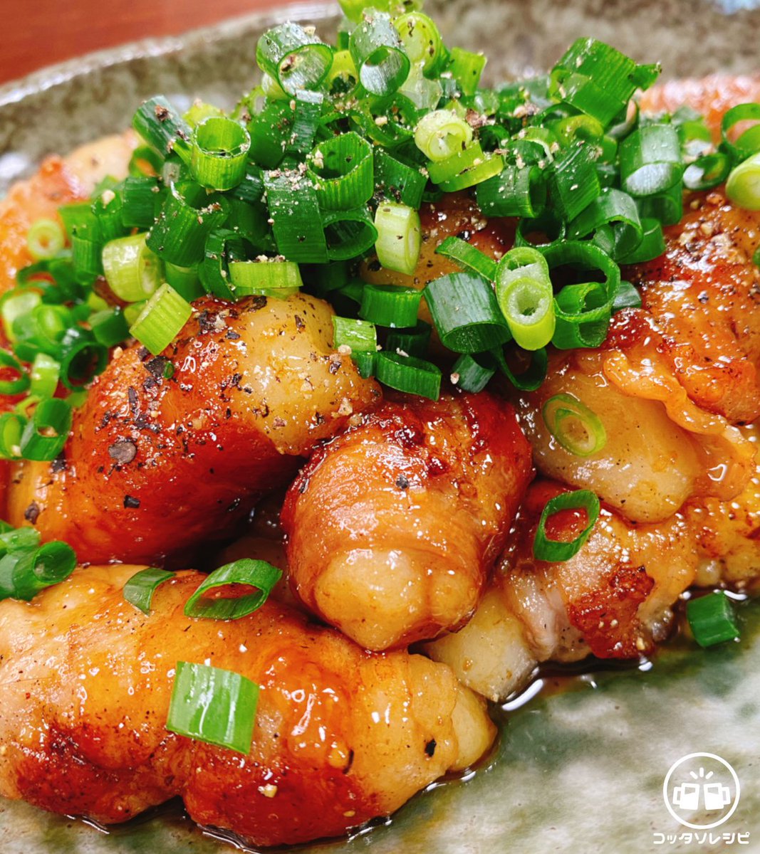 kottaso_recipe's tweet photo. お餅余るどころか追加で買っちゃうくらいマジ旨いです🤤

一口サイズだから食べやすいのも凄く良いですよ！

#こっタソレシピ #巻いて焼くだけ #簡単レシピ #mochi #余った餅 https://t.co/P81eLkfXog
