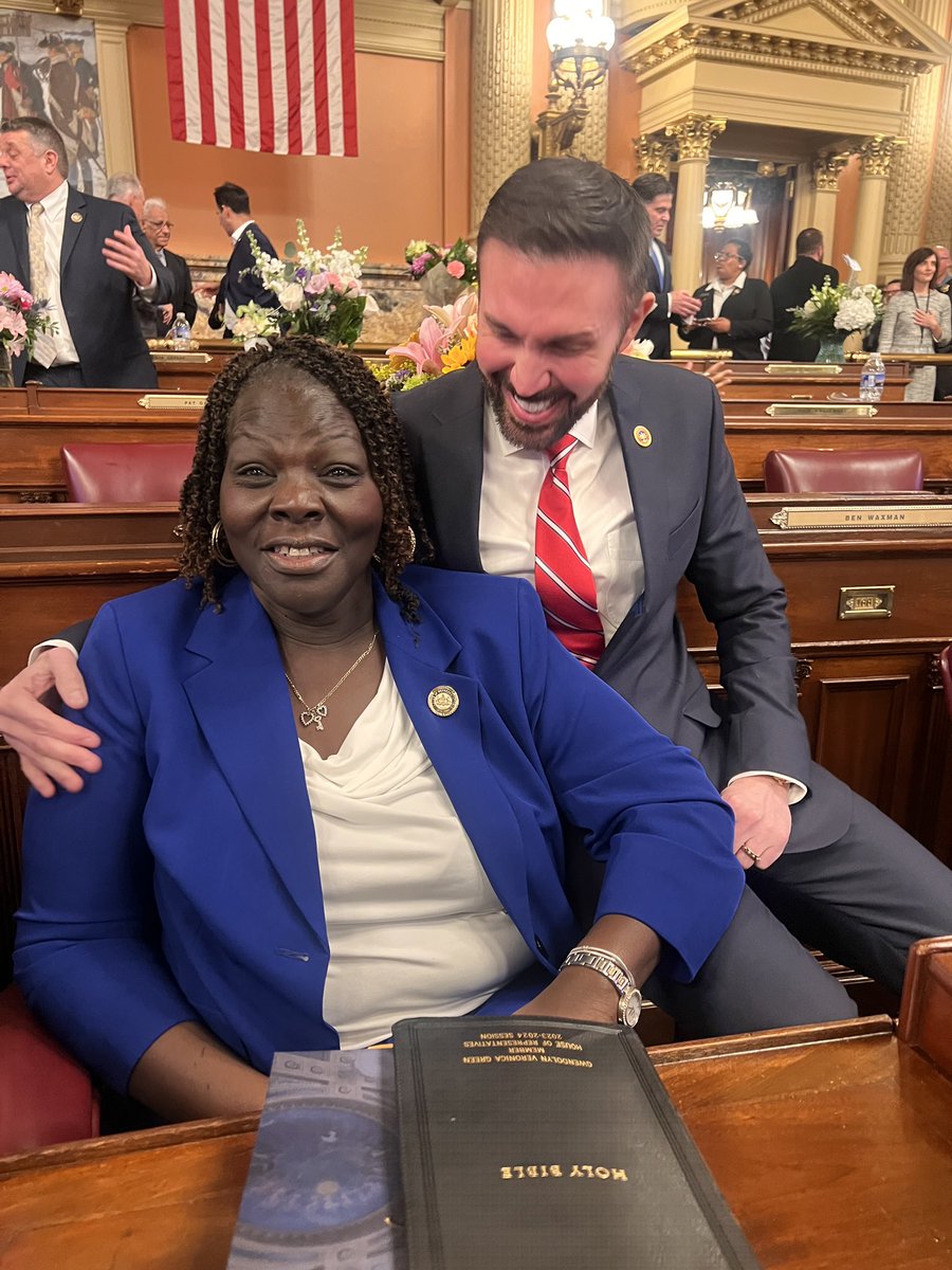 RyanBizzarro's tweet image. My @RepRoniGreen - I promise she loves me…most days. 🤪🥴
I love my @PhillyHouseDs members! 🫶🏼