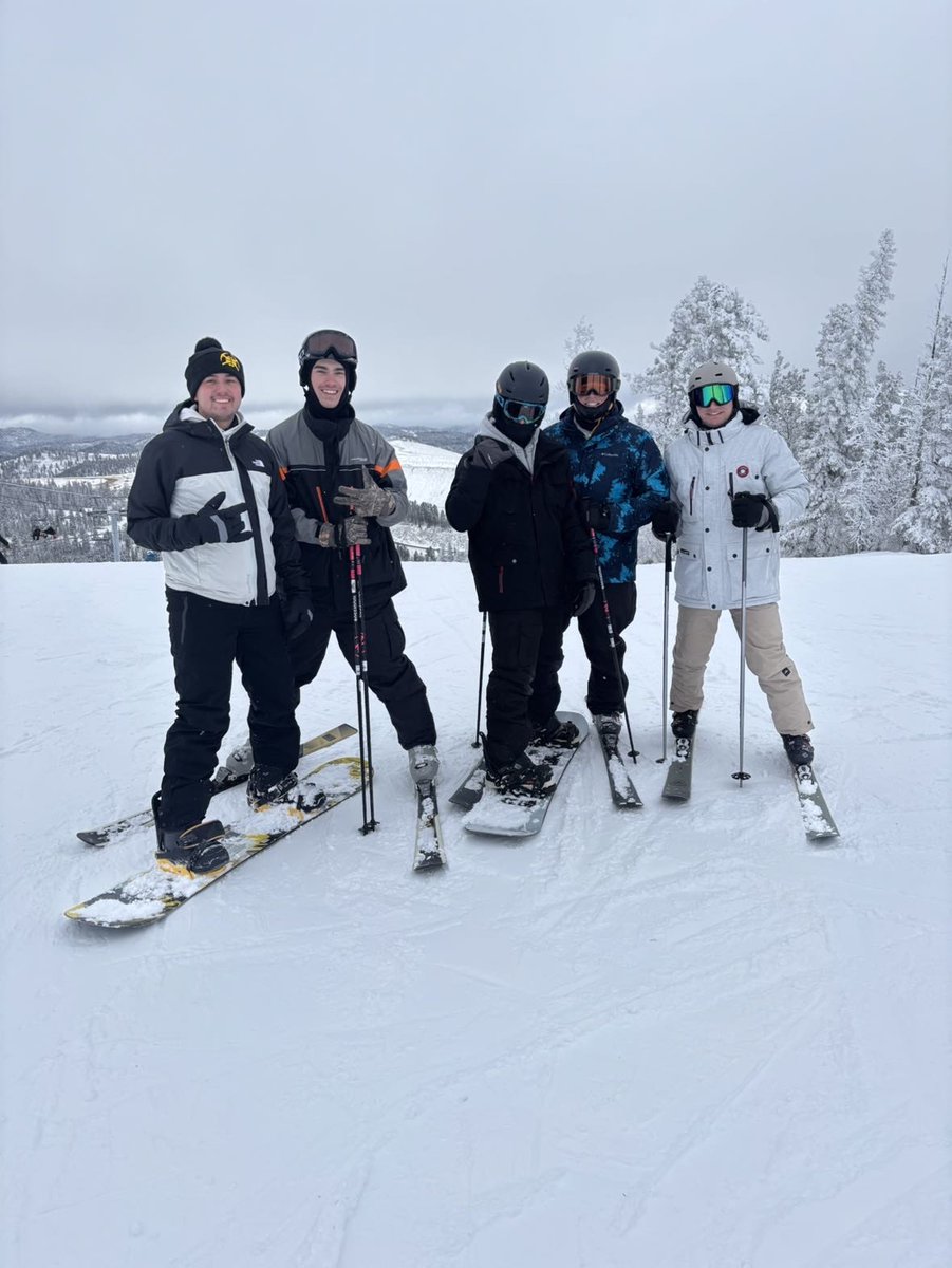 Friends, fresh snow, and a highly successful run into Deadwood playing single deck blackjack. I would say a great ski trip to the Black Hills. 🎿💵❄️✅

Time to get back to work the next few weeks. But, better the get the countdown started to skiing in Banff come February 😎