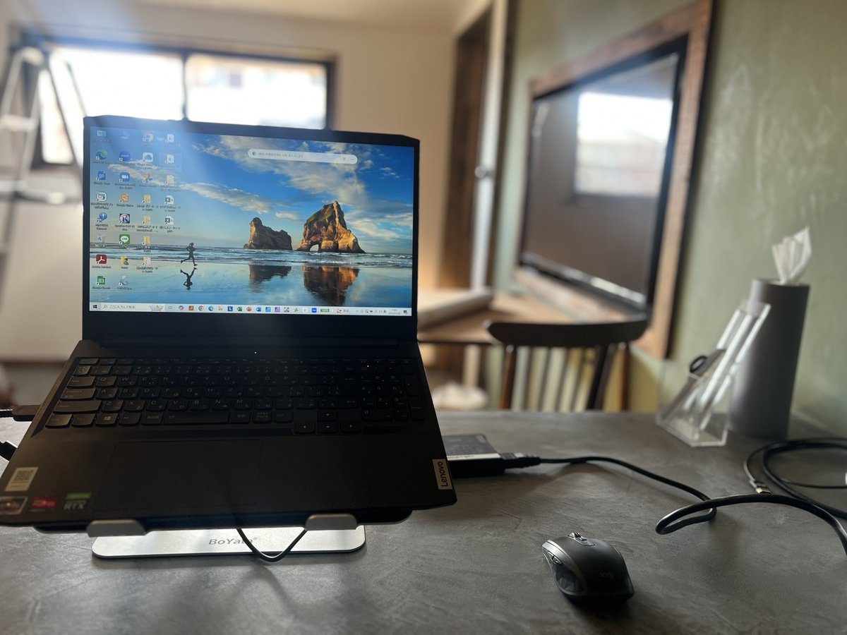 tomoe_w_p's tweet photo. やっと仕事できる環境が整いました💻 https://t.co/3CruOIkwlI