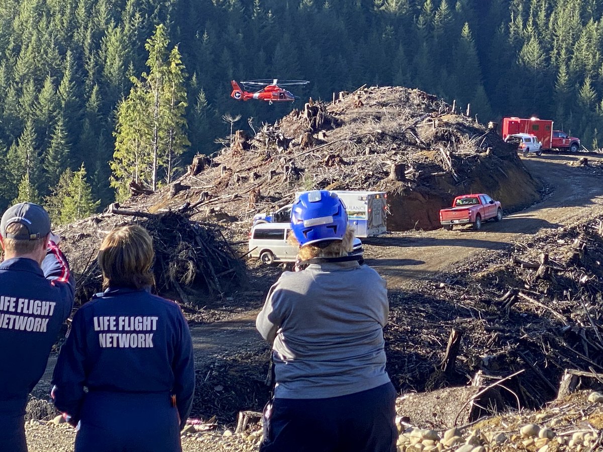(2/2) Clallam County requested the #USCG air crew.
After the Dolphin helicopter crew safely hoisted the man, they landed on a nearby logging road and quickly transferred the man to a waiting <a href="/LifeFlightNtwrk/">Life Flight Network</a> helicopter. The man was then flown to <a href="/harborviewmc/">Harborview Medical Center</a>. <a href="/PenDailyNews/">Peninsula Daily News</a>