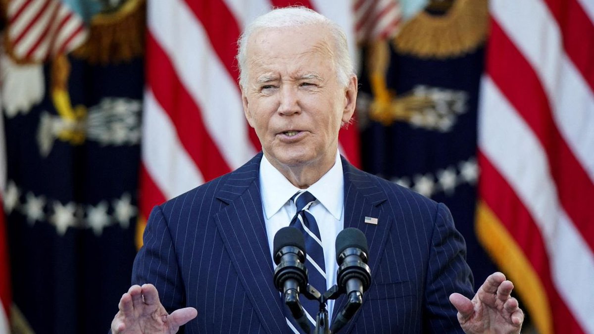 Protect Kamala Harris ✊ (@disavowtrump20) on Twitter photo President Biden can personally release the Jack Smith Report. The Supreme Court ruled in Trump v. The United States that a sitting U.S. President has complete and total immunity.
RETWEET to demand that <a href="/POTUS/">President Donald J. Trump</a> release the Jack Smith Report! President Biden can personally release the Jack Smith Report. The Supreme Court ruled in Trump v. The United States that a sitting U.S. President has complete and total immunity.
RETWEET to demand that <a href="/POTUS/">President Donald J. Trump</a> release the Jack Smith Report!
