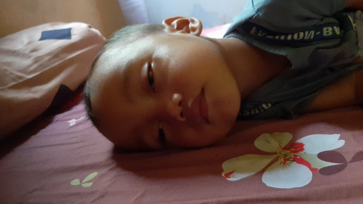 Aku yang terlalu memaksa anak sekecil ini untuk "ini" dan "itu"
Maafkan bukmu lee 😭