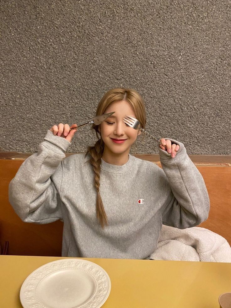 Heejin. tweet media