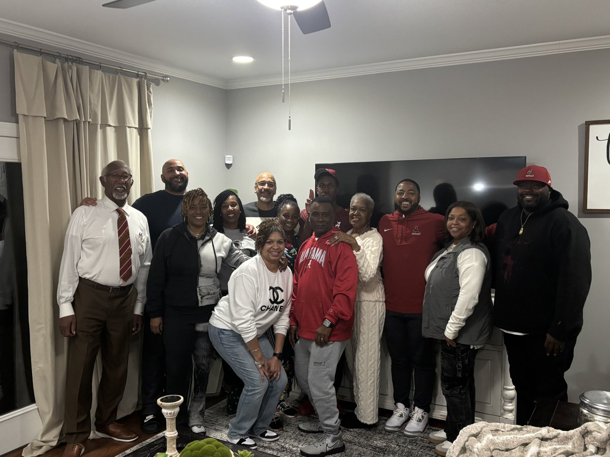 Appreciate <a href="/KalenDeBoer/">Kalen DeBoer</a> <a href="/PlayerProMorgan/">Courtney Morgan</a> <a href="/CoachMoLinguist/">Maurice Linguist</a> &amp; <a href="/FBCoachSheridan/">Nick Sheridan</a> for stopping by school today! Really appreciate  <a href="/PaydaCourt/">Courtney Morgan</a> &amp; <a href="/CoachMoLinguist/">Maurice Linguist</a> for making time to have dinner with me and the fam! Tide Family!! 🤞🏾