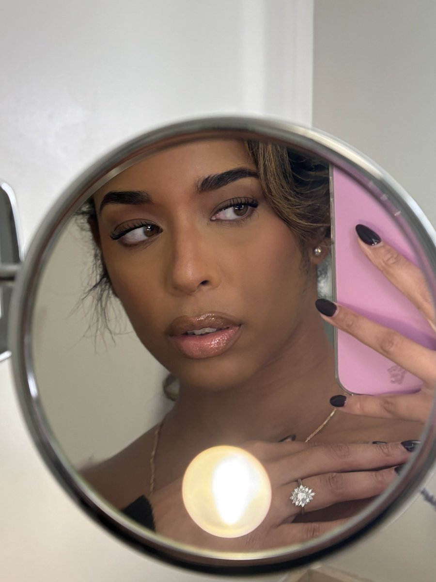 your pfp enlarged 🫶🏽