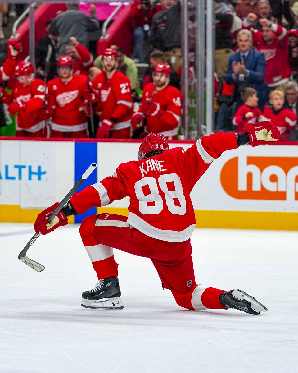 NHL's tweet photo. Showtime 🎬 https://t.co/S4xdGz1B0p
